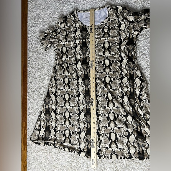 Women’s XL Snake Print Short Sleeve Dress - Picture 7 of 7
